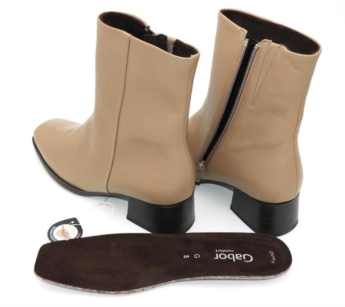 gabor-beige-enkellaarsje-op-hak