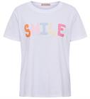 marta-wit-t-shirt-smile