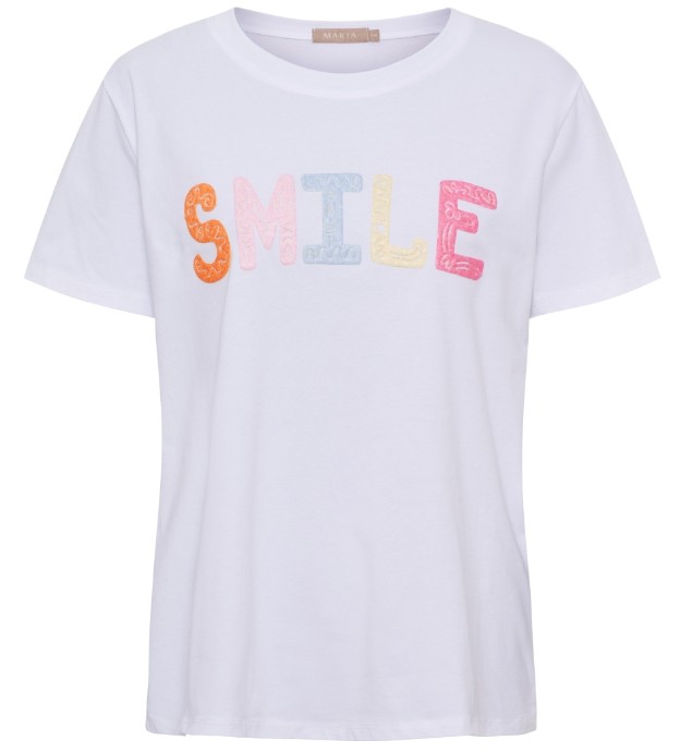 marta-wit-t-shirt-smile