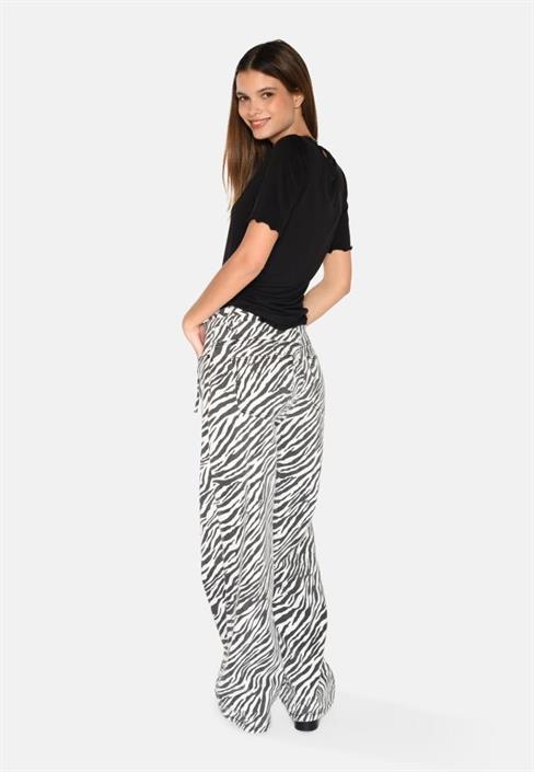 moves-adanna-jeans