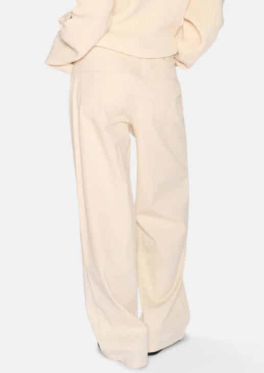 moves-adanna-jeans