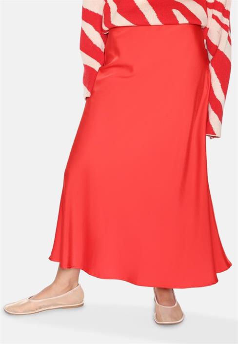 moves-gebry-satin-skirt
