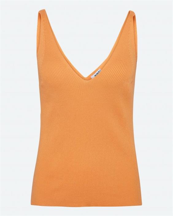 moves-madeline-top