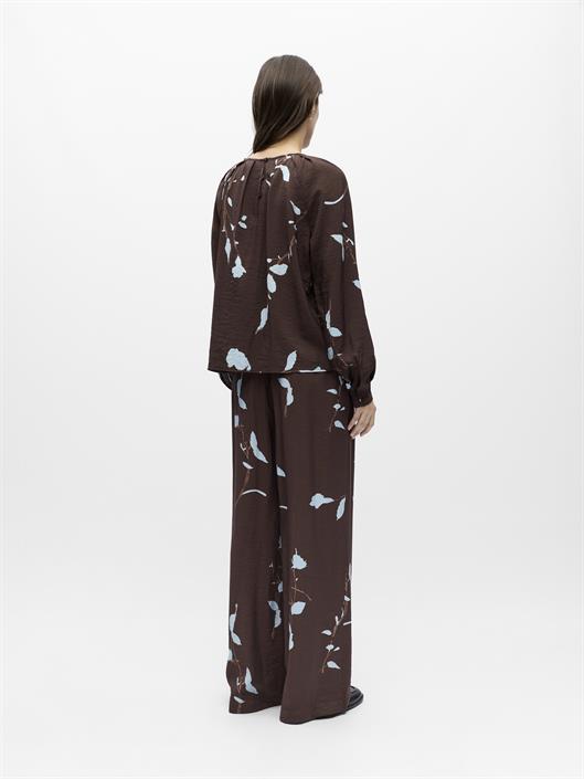 object-brie-o-neck-top