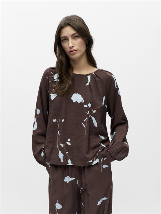 object-brie-o-neck-top