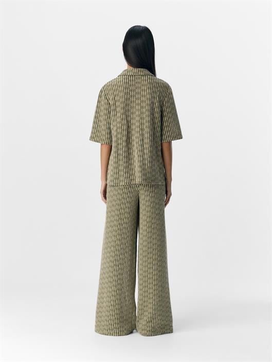 object-isja-shirt