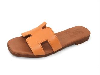 OHMYSANDALS Caramel slipper hermes