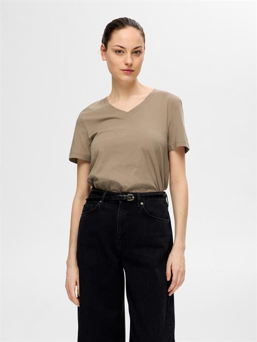 selected-f-essential-v-neck-tee