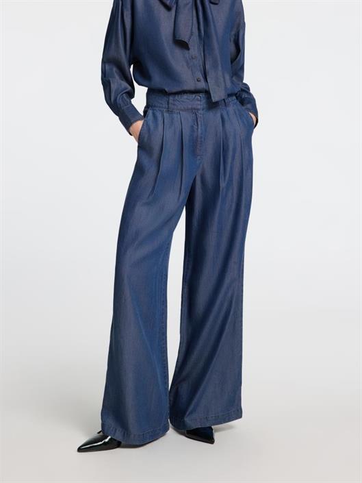 selected-f-janna-pleated-chambray-pant