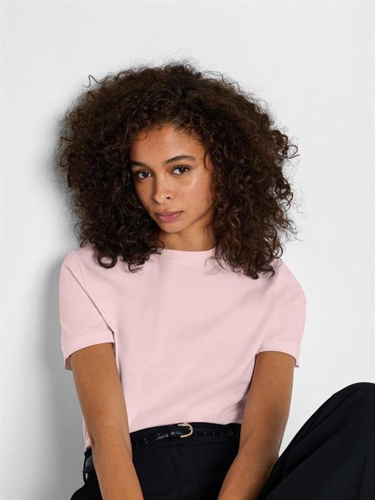 selected-f-myessential-o-neck-tee