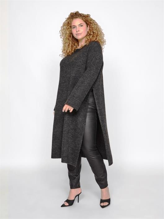vilaevoked-cilia-o-neck-high-slit-dress