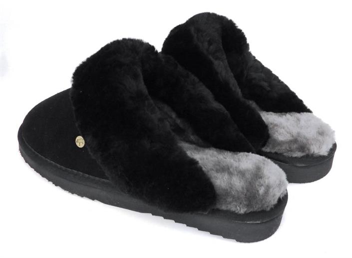 warmbat-black-sheepskin-slipper