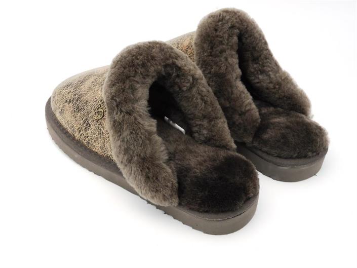 warmbat-bruin-craced-sheepskin-slipper