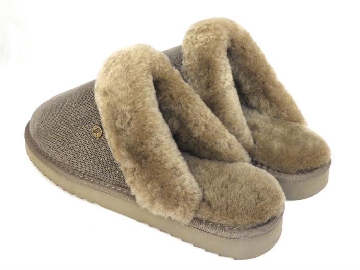 warmbat-dot-print-sheepskin-slipper