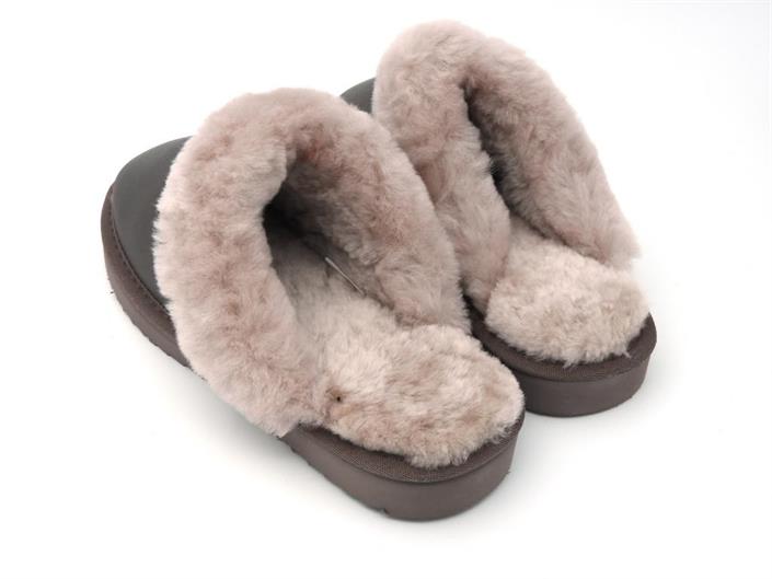 warmbat-metallic-sheepskin-slipper